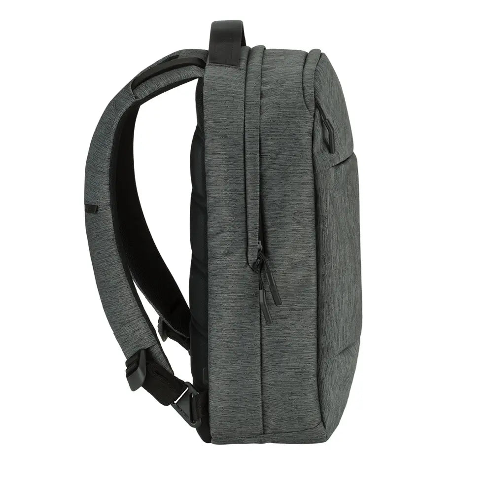 incase-city-compact-backpack-18l-rucksack-mit-16-zoll-laptopfach-und-faux-fur-sc image 5