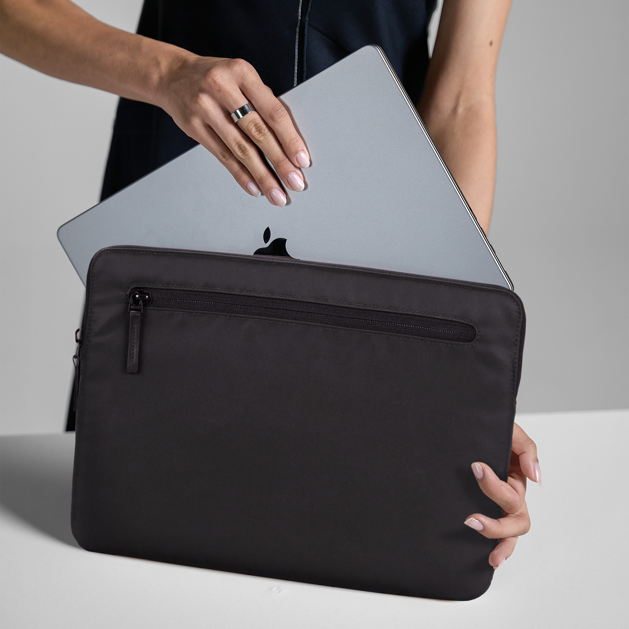 incase-compact-sleeve-f-r-13-zoll-laptop image 7