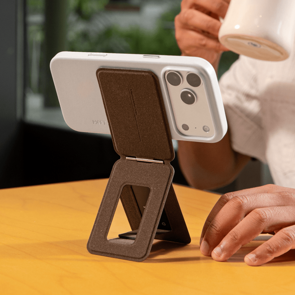moft-snap-phone-tripod-aus-movas-e-coffee-bio-leder image 3