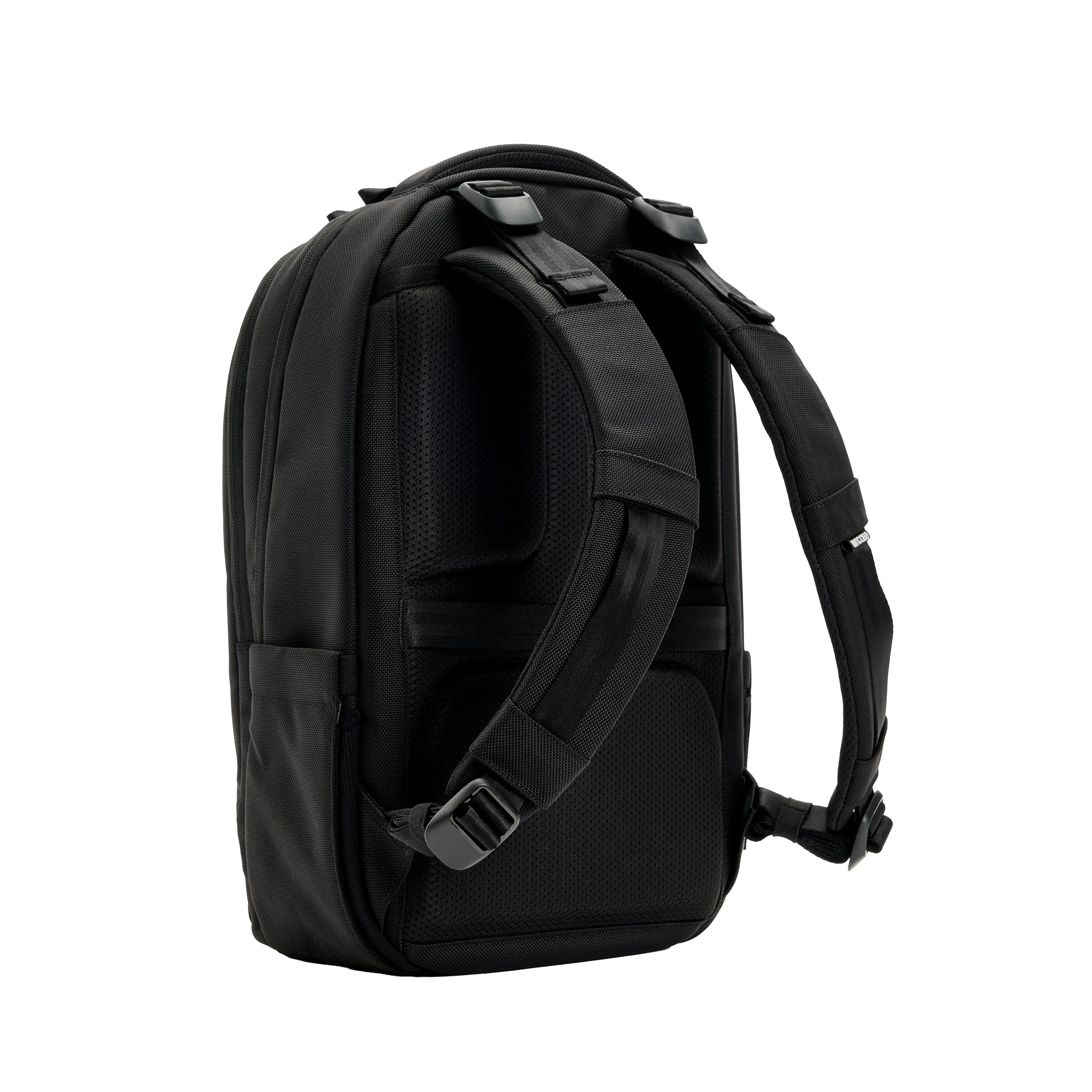 incase-tracks-backpack-18l-cordura-rucksack-mit-16-zoll-macbook-pro-fach image 6