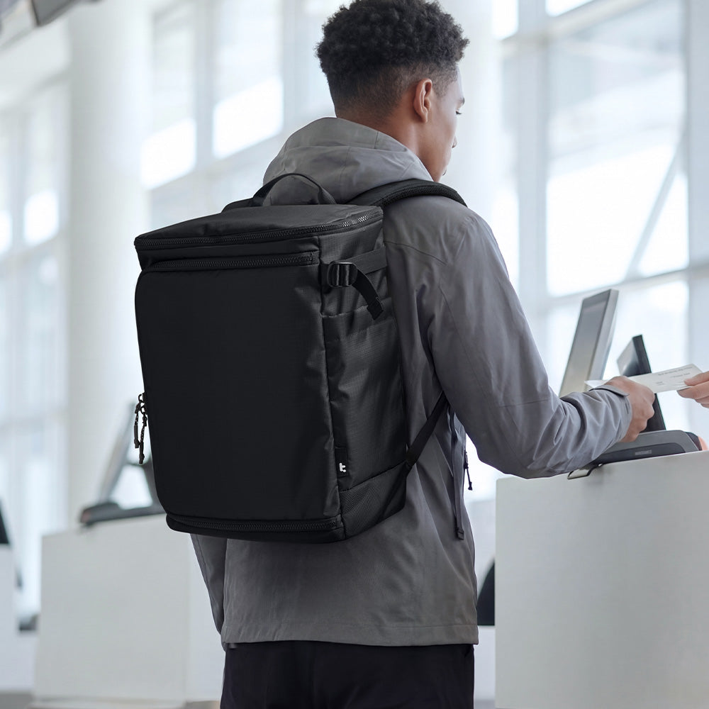tomtoc-navigator-t69-travel-backpack-ryanair-konform-15-7-x-11-8-x-7-9 image 3