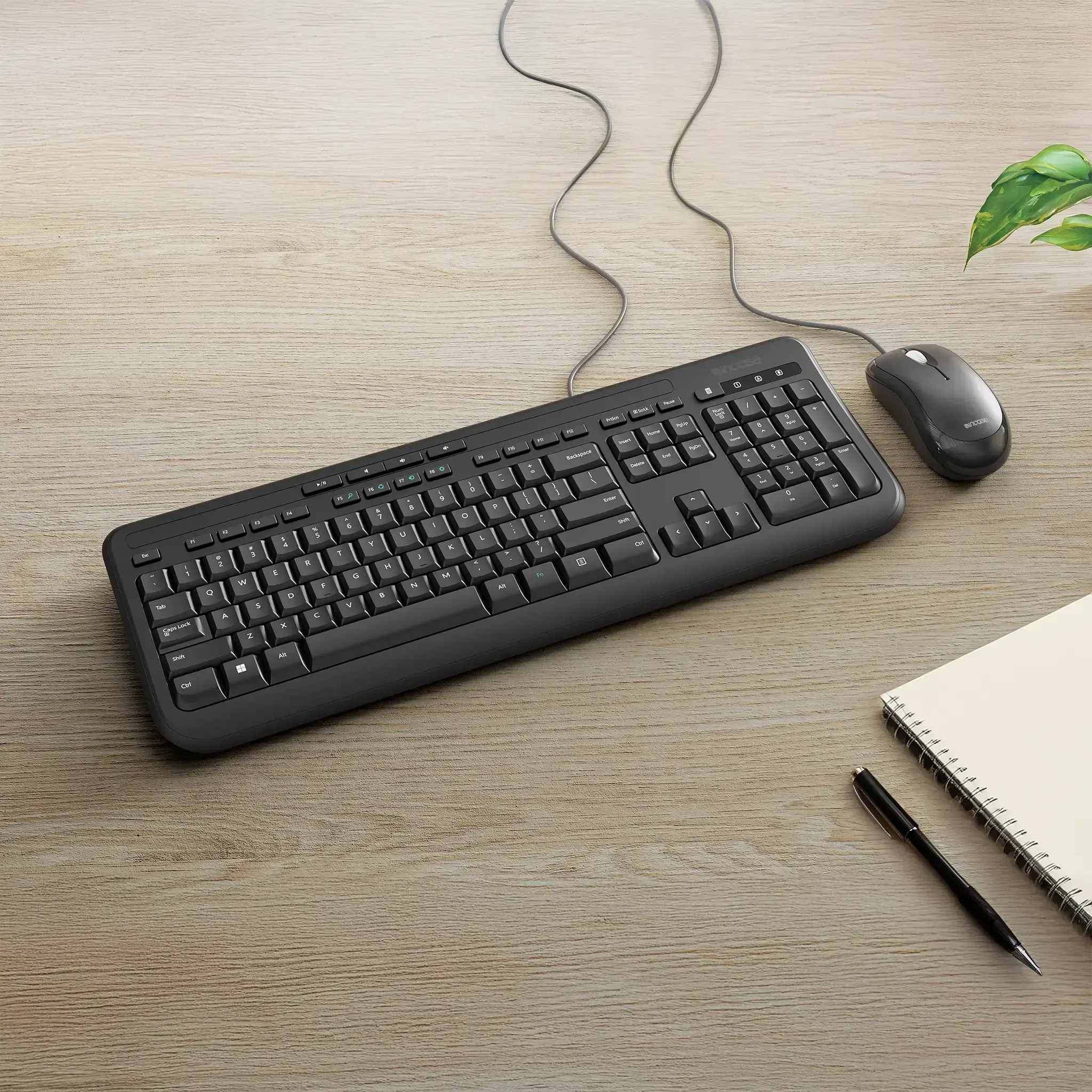 incase-designed-by-microsoft-wired-desktop-600-kabelgebundenes-desktop-set-tasta image 2