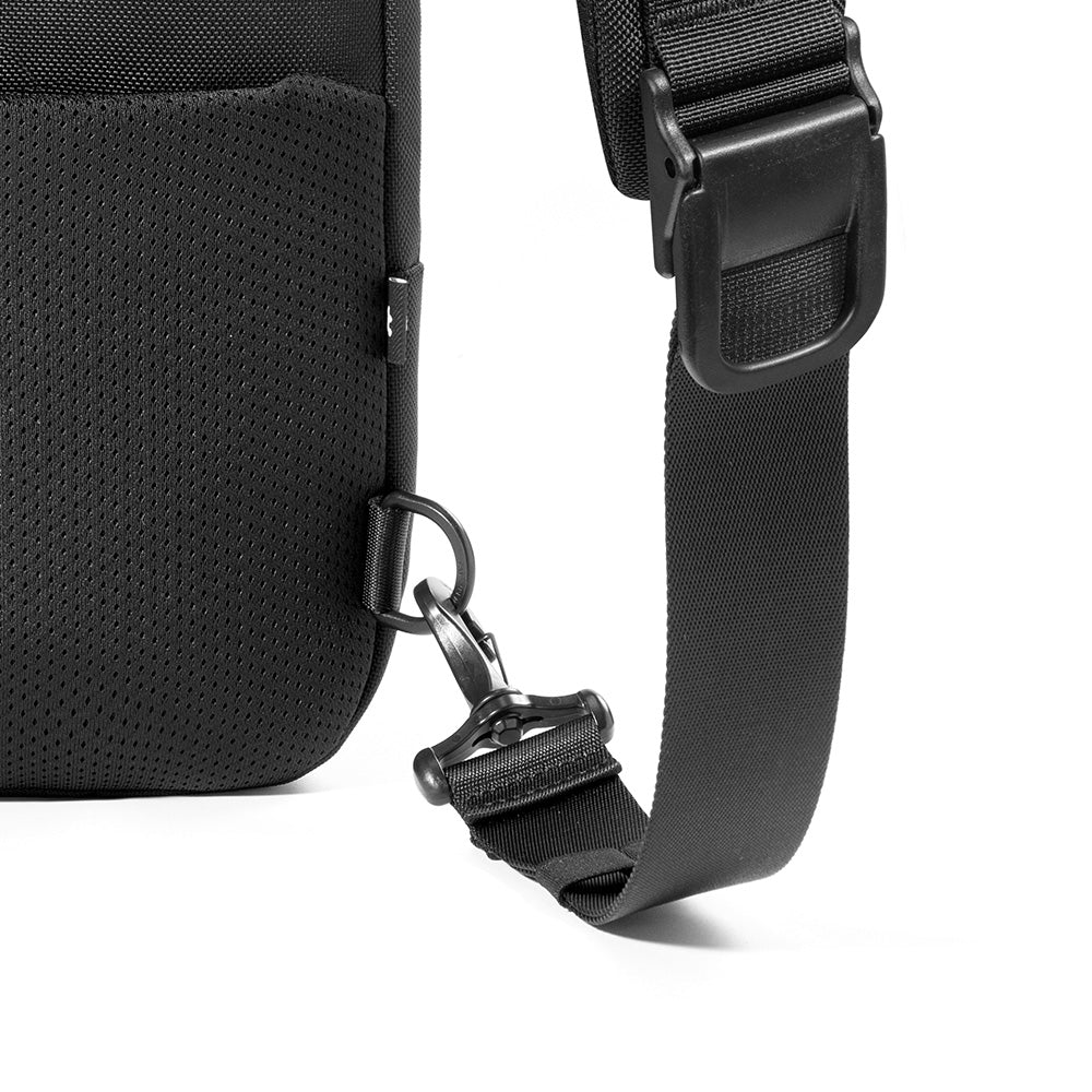 tomtoc-navigator-t24-sling-bag-7l-f-r-14-laptop-11-ipad-cornerarmor image 6