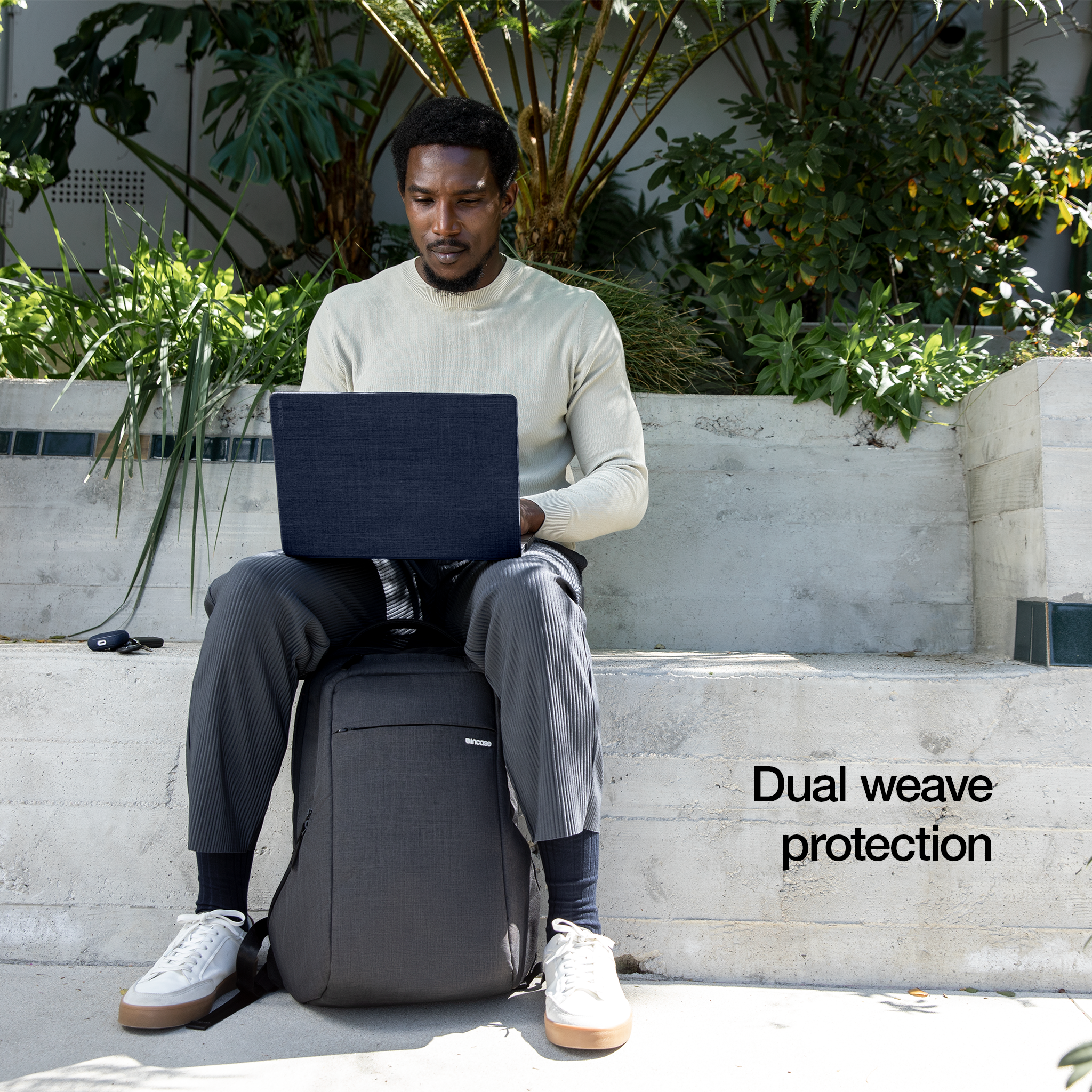 incase-textured-hardshell-mit-woolenex-f-r-macbook-pro-16-cobalt-grau image 5