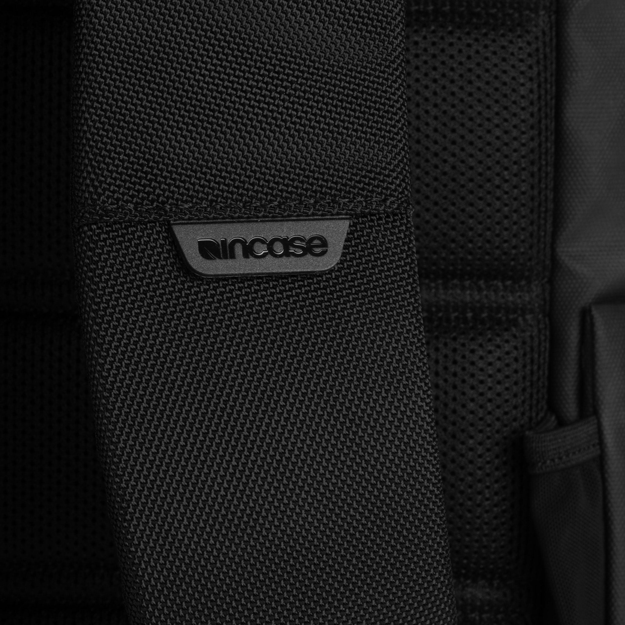 incase-city-compact-rucksack-18l-passend-f-r-macbook-air-und-macbook-pro image 5