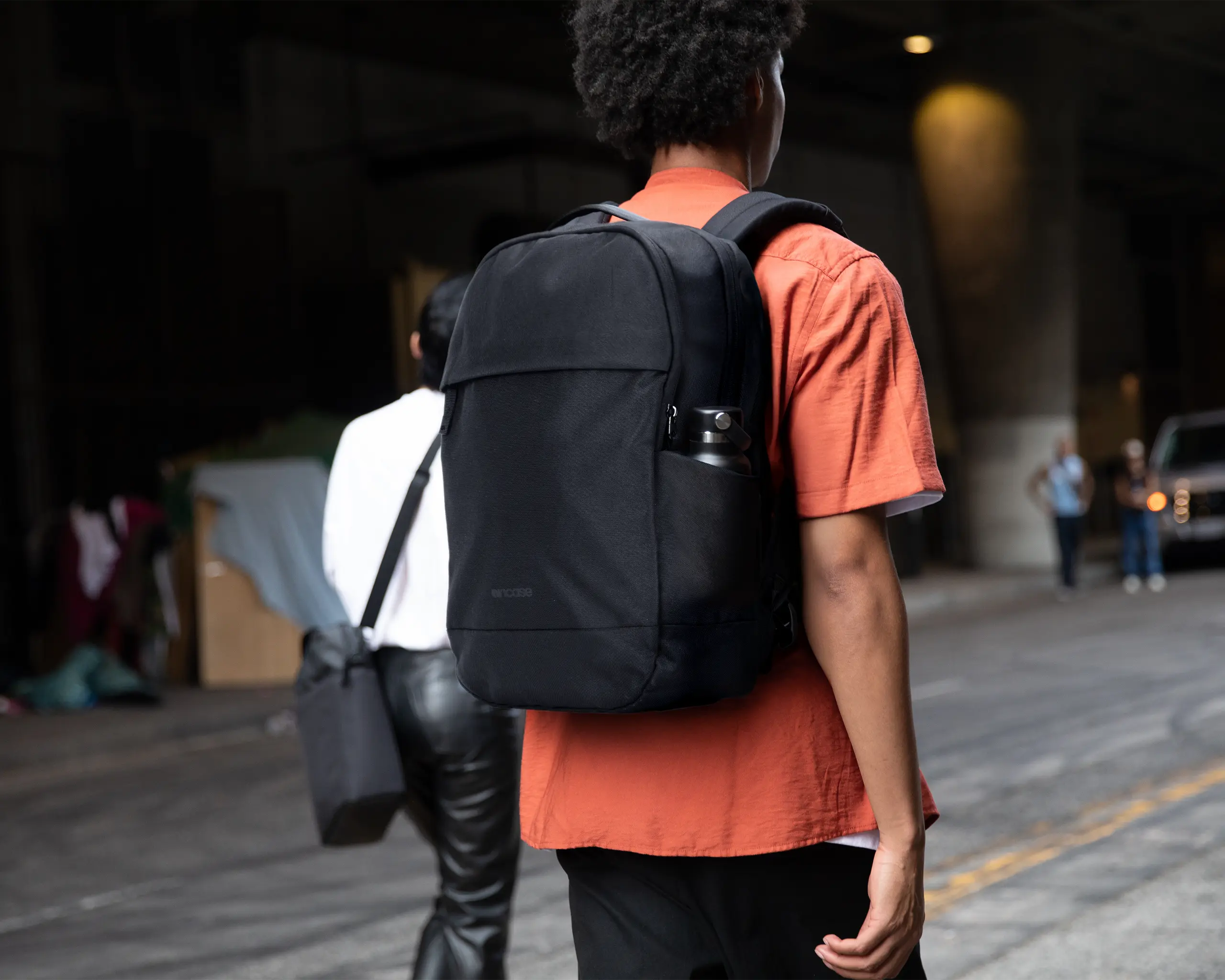 incase-shift-backpack-25l image 2