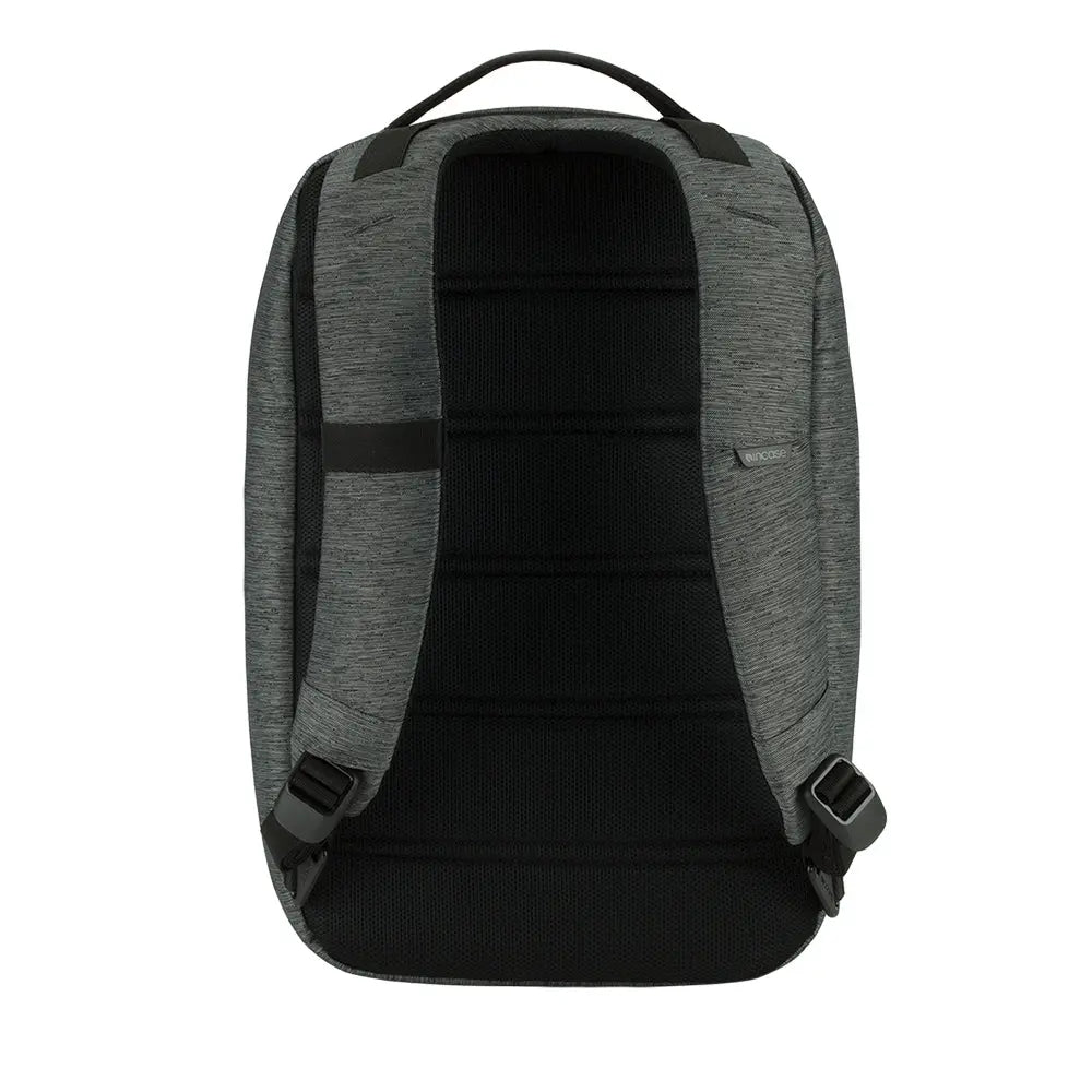 incase-city-compact-backpack-18l-rucksack-mit-16-zoll-laptopfach-und-faux-fur-sc image 7
