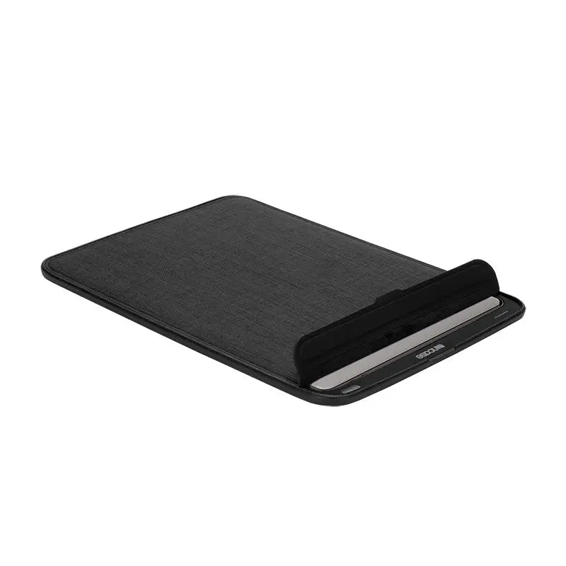 incase-icon-sleeve-f-r-16-zoll-macbook-pro-tensaerlite-bumper-magnetverschluss image 2