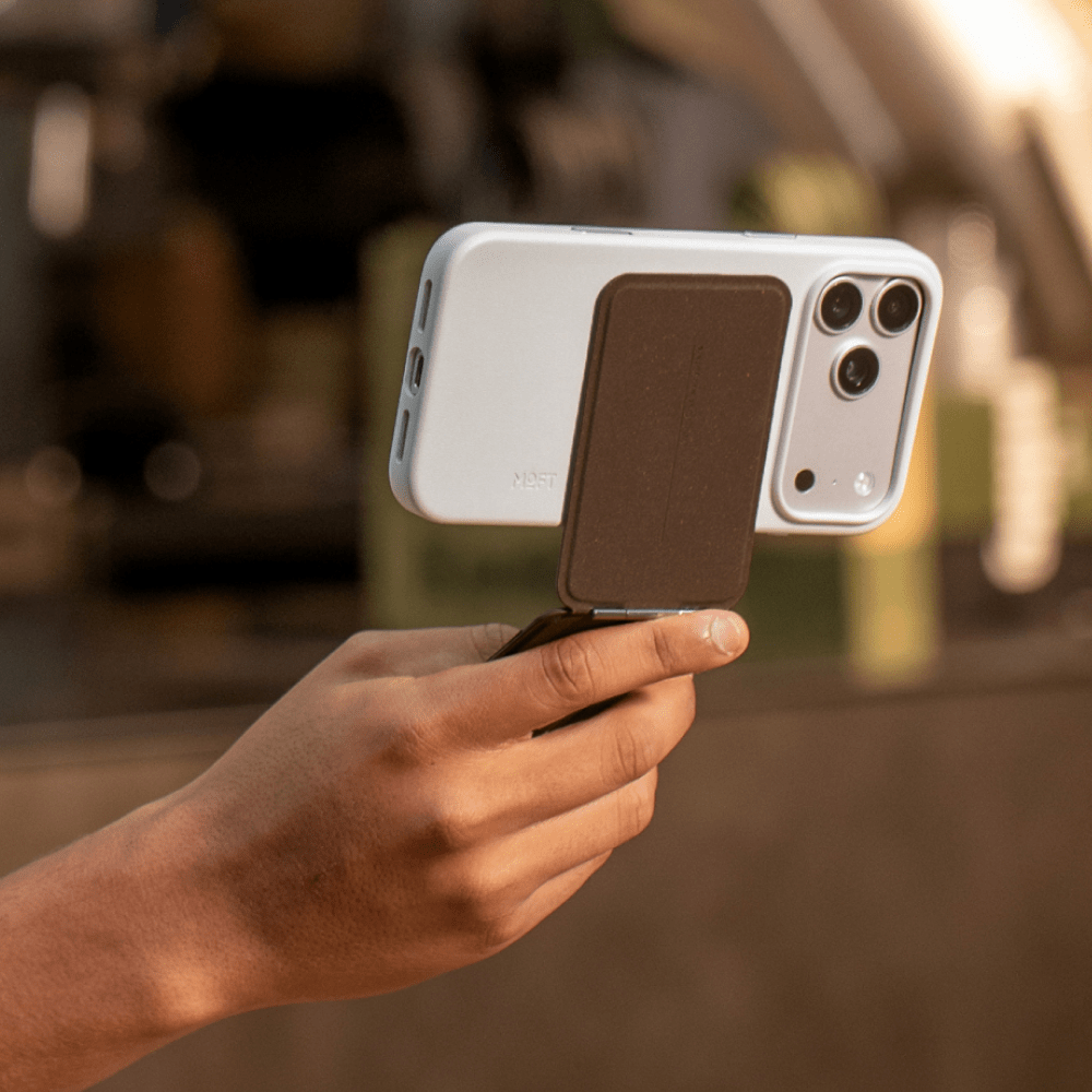 moft-snap-phone-tripod-aus-movas-e-coffee-bio-leder image 4
