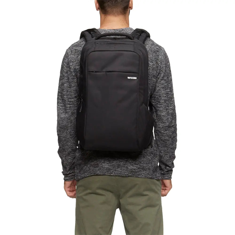 incase-icon-backpack-23l-laptop-rucksack-aus-840d-nylon-mit-8-f-chern image 2