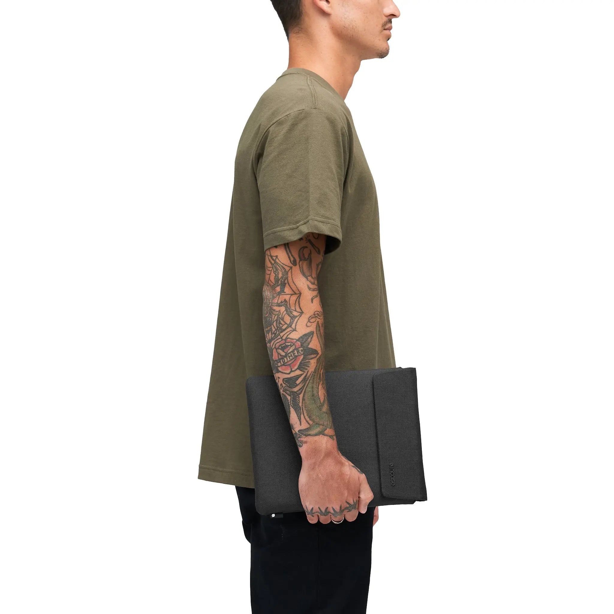 incase-crosstown-sleeve-f-r-11-zoll-tablet-gepolstert-mit-airtag-fach image 2