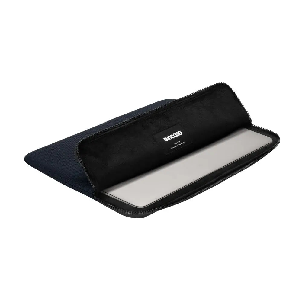 incase-slim-sleeve-f-r-13-zoll-laptop-mit-woolenex-passend-f-r-macbook-air-m2-un image 3