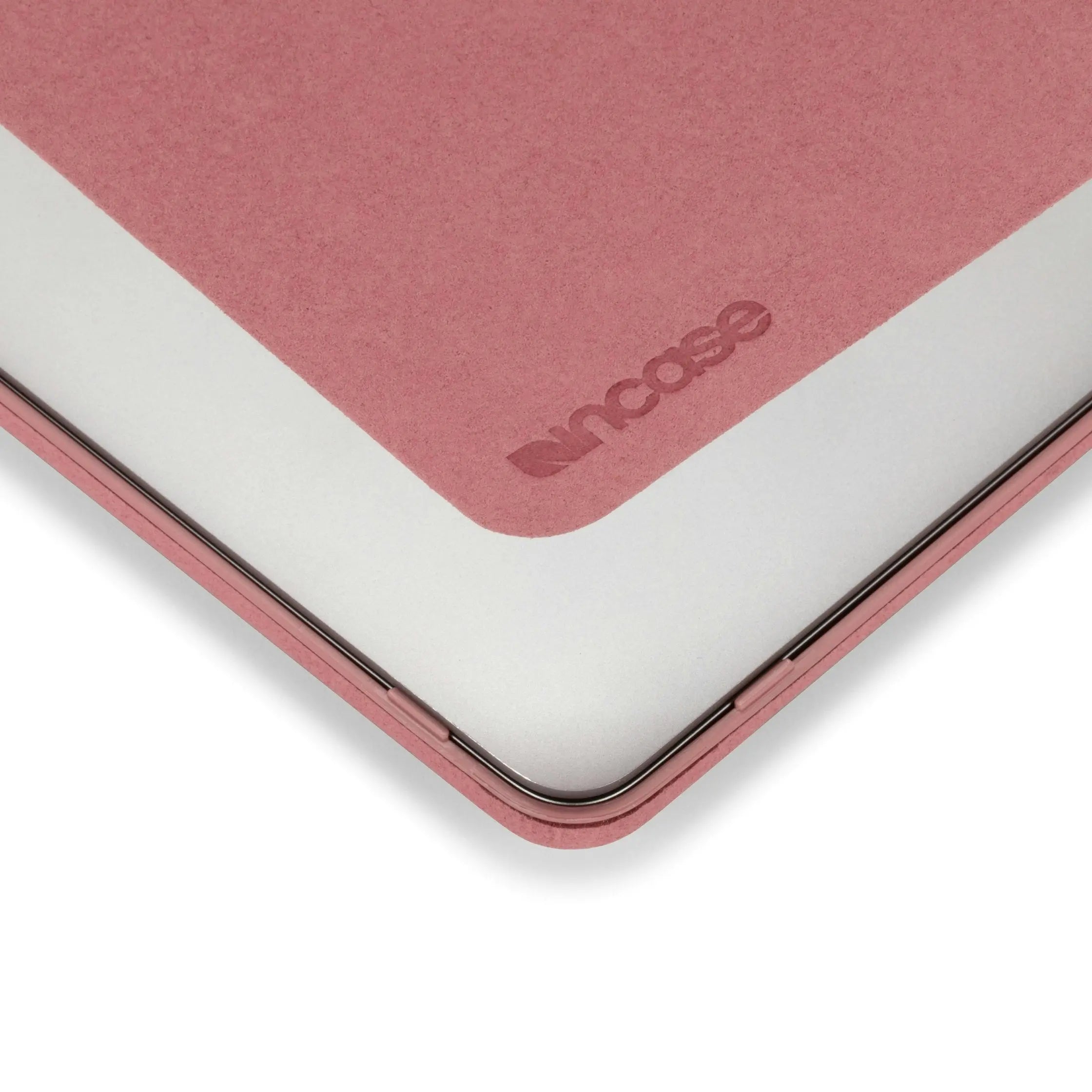 incase-textured-hardshell-mit-nanosuede-f-r-macbook-pro-15-2016-2019 image 4