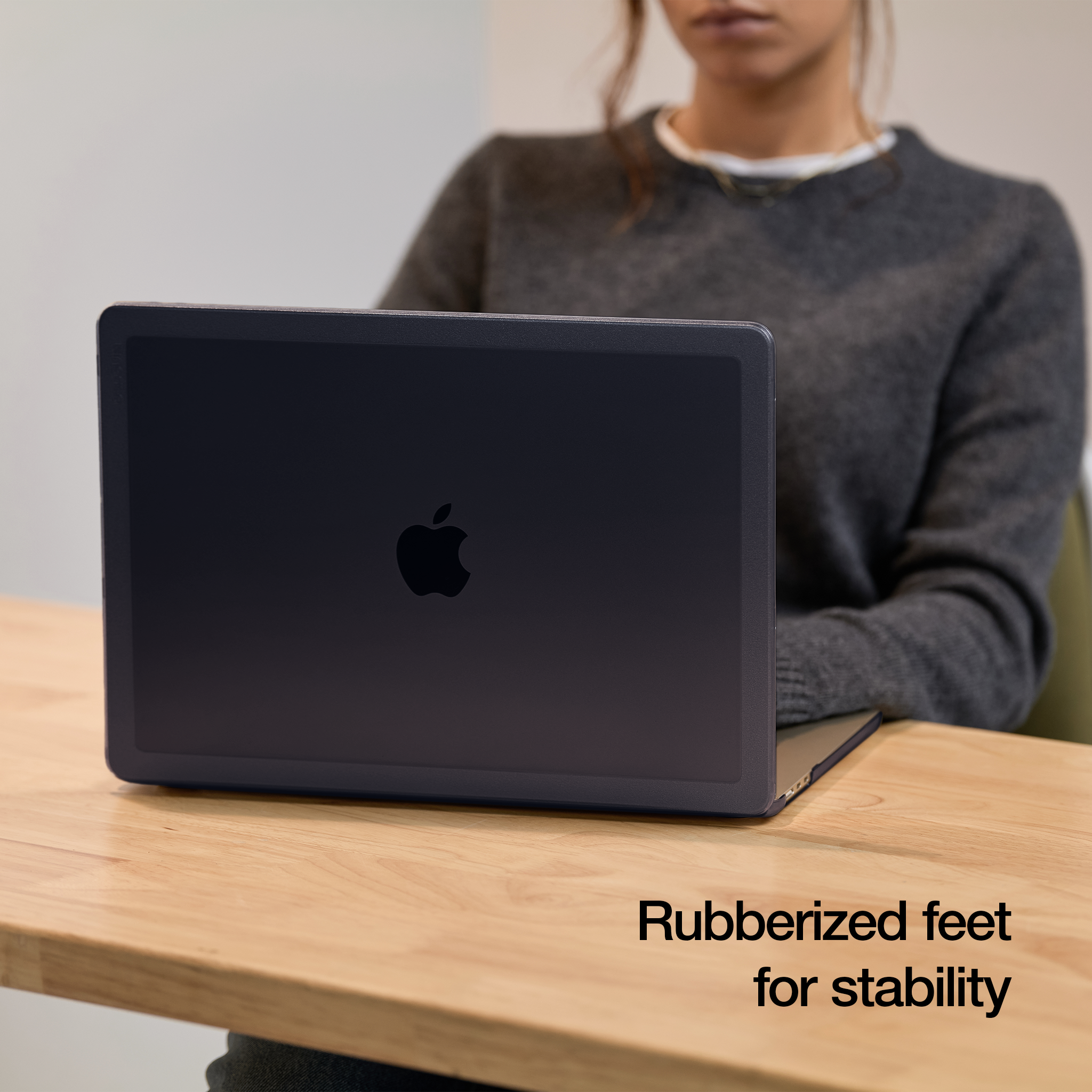 incase-edge-hardshell-mit-makrolon-f-r-macbook-air-13-mattschwarz image 4