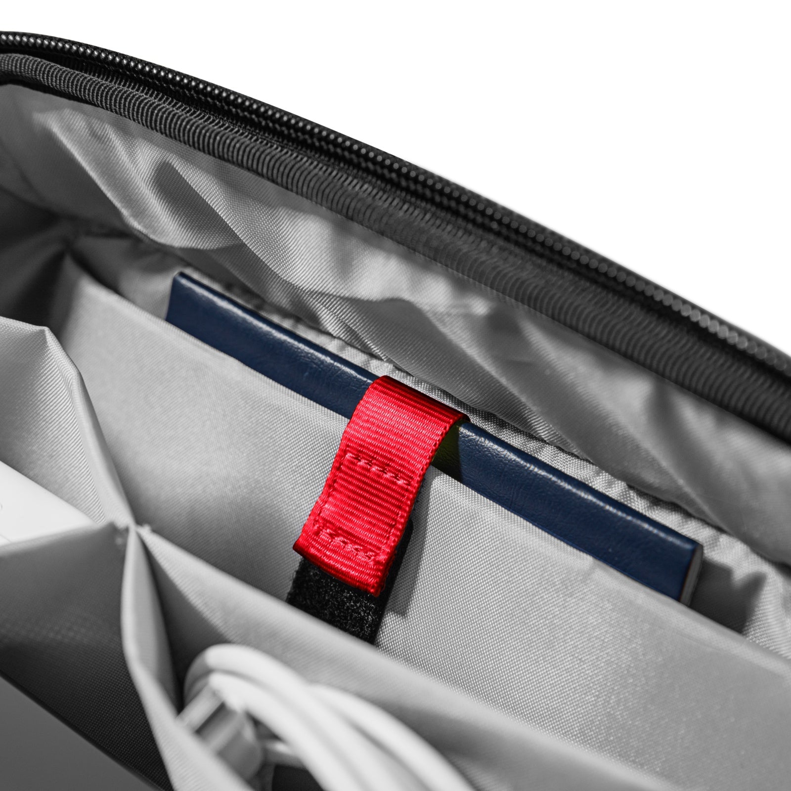 tomtoc-navigator-t13-accessory-pouch-m image 5