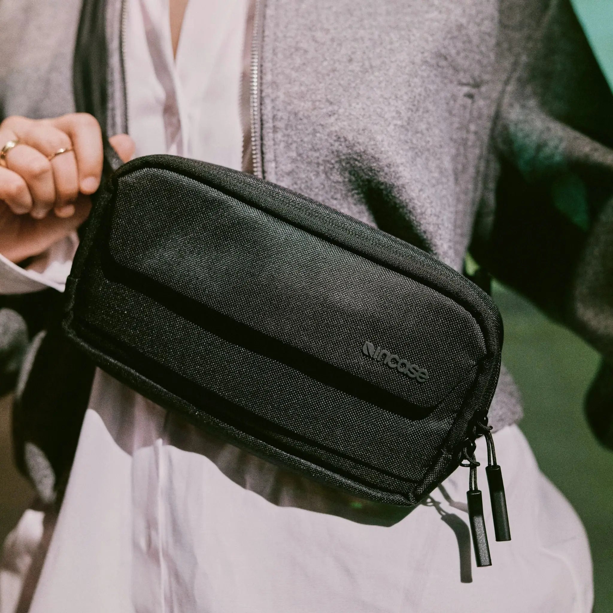 incase-crosstown-sling-mit-woolenex-umh-ngetasche-f-r-alltag-und-reise image 5