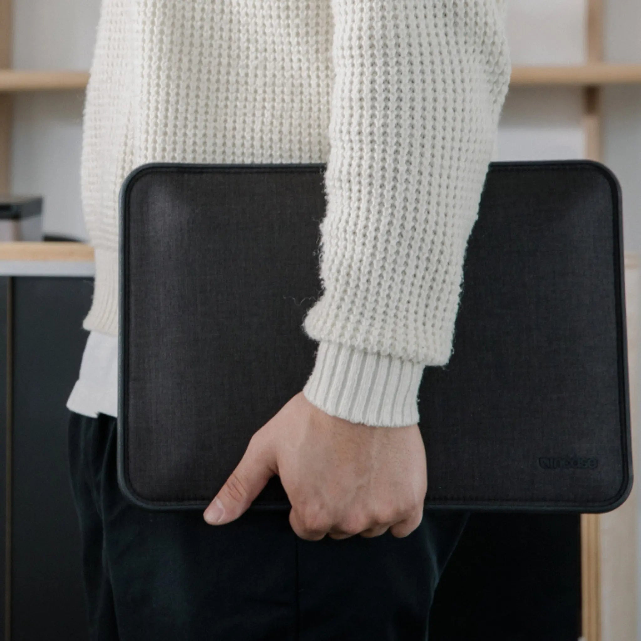 incase-icon-sleeve-f-r-13-zoll-macbook-air-pro-sto-absorbierende-h-lle-mit-tensa image 5