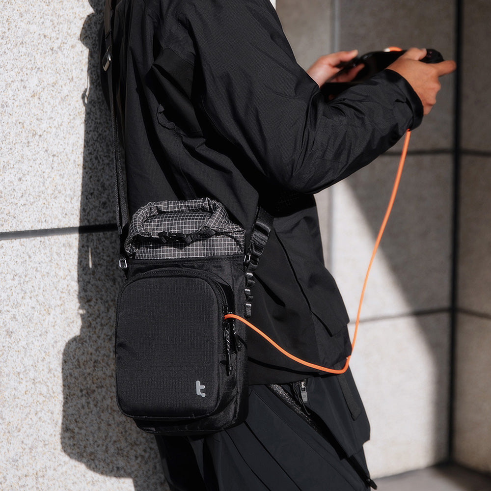 tomtoc-gameon-g50-handheld-gaming-console-sling image 3