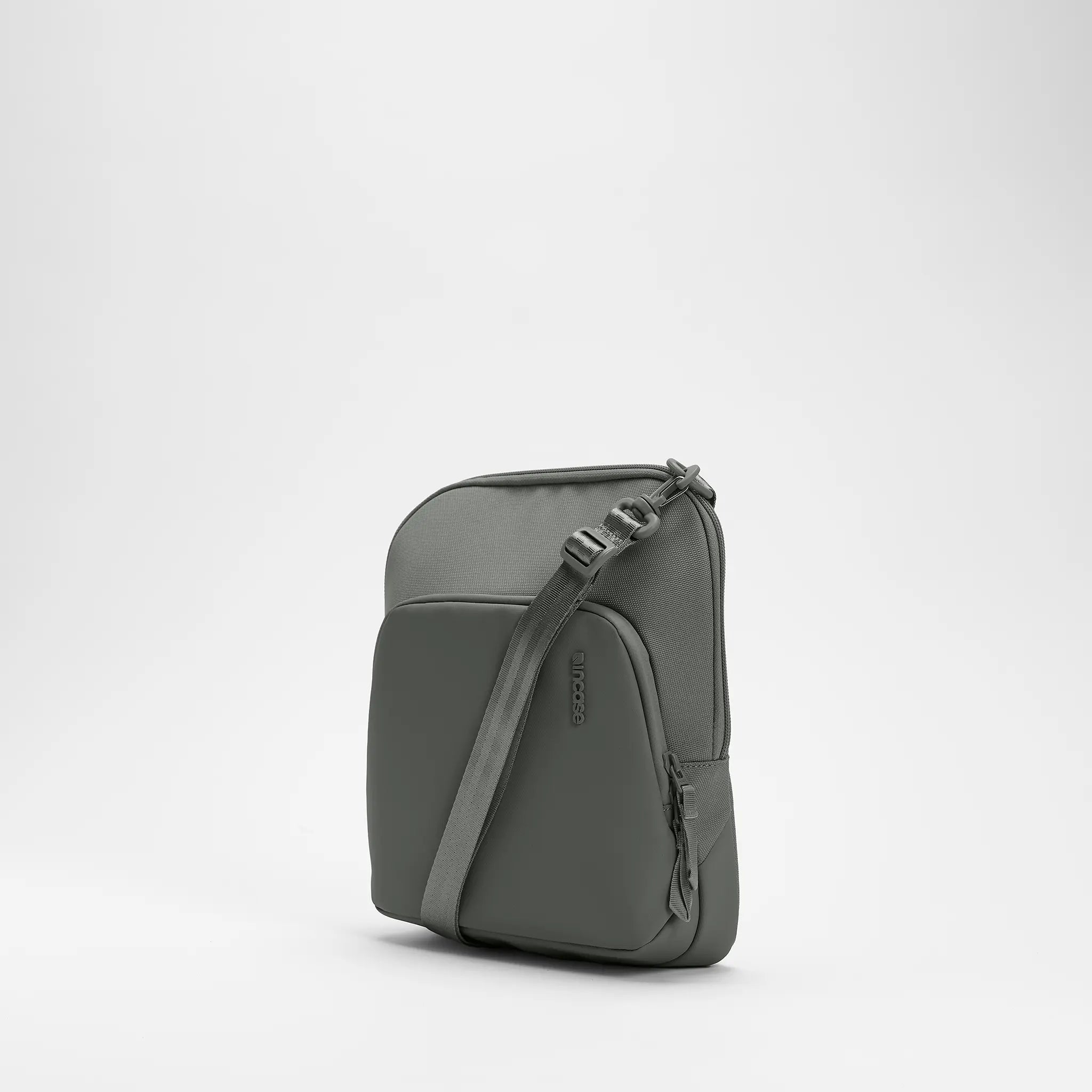 incase-a-r-c-crossbody-bag-umh-ngetasche-f-r-tablet-und-alltag image 7